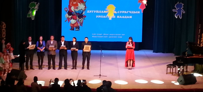 Дугуйлангийн сурагчдын урлагийн анхдугаар наадам зохион байгууллаа